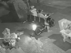 Terlalu, Pencuri Ini Gondol Kursi Ruang Tunggu Puskesmas di Mojokerto