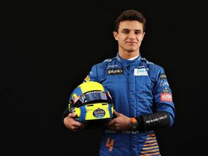 Ikuti Liga Inggris, F1 Ingin Adakan Aksi Berlutut Sebelum Balapan