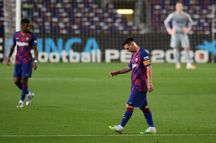 Lionel Messi Barcelona BARCELONA, SPAIN - JUNE 30: Lionel Messi of FC Barcelona shows his disappointment after the second goal for Madrid during the Liga match between FC Barcelona and Club Atletico de Madrid at Camp Nou on June 30, 2020 in Barcelona, Spain. (Photo by David Ramos/Getty Images)
