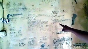 Misteri Coretan Dinding di Rumah Predator Seks Sukabumi