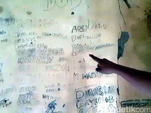 Misteri Coretan Dinding di Rumah Predator Seks Sukabumi Misteri Coretan Dinding di Rumah Predator Seks Sukabumi