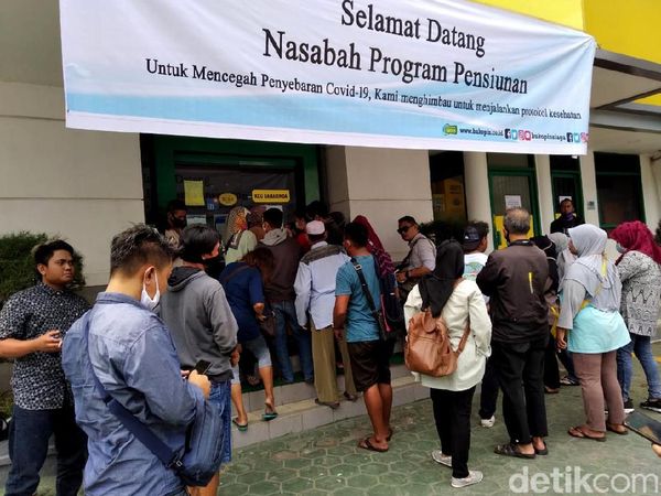 Nasabah Bukopin Resah Uangnya Sulit Ditarik