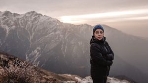 Dilamar di Tepi Pantai, Ini Potret Nikita Willy yang Suka Traveling