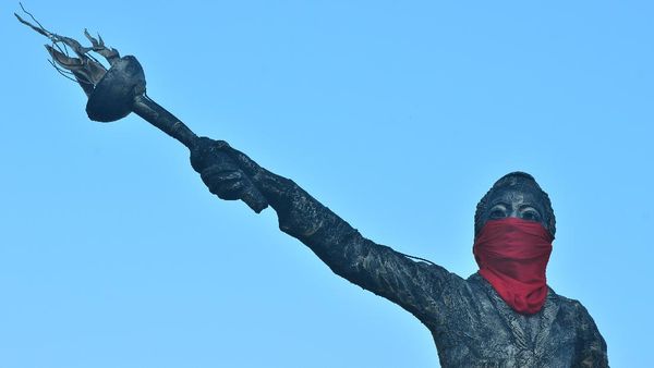 Patung Kartini di Jepara Kini Bermasker