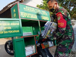 Bikin Perpustakaan Keliling, TNI Karawang Sempat Disangka Jual Kerupuk