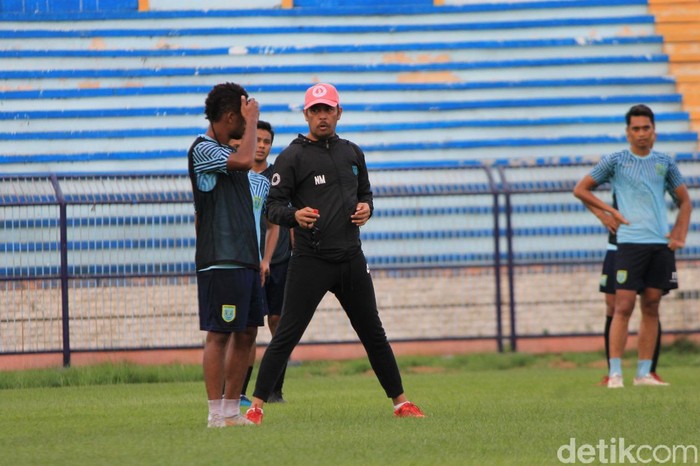 Pelatih Persela Lamongan Nilmaizar