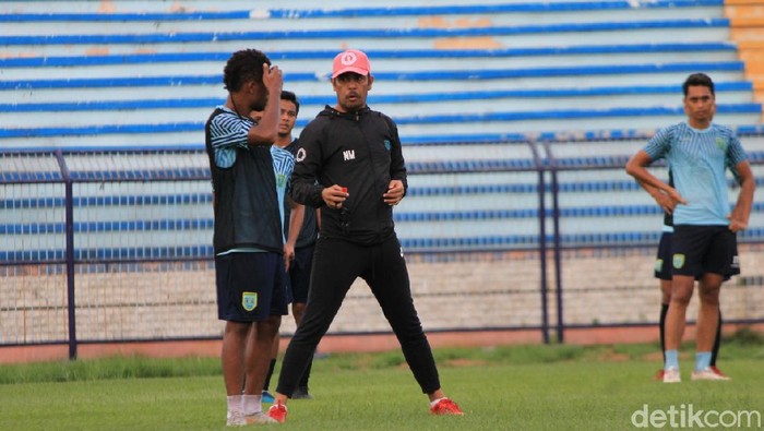 Pelatih Persela Lamongan Nilmaizar