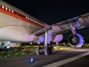 Garuda: Seluruh Penumpang dan Awak GA 613 Dievakuasi dengan Selamat Garuda: Seluruh Penumpang dan Awak GA 613 Dievakuasi dengan Selamat