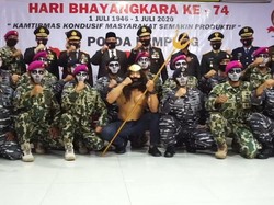 Hari Bhayangkara, Polda Lampung Terima Hadiah dari Neptunus-Penyerahan Senpi