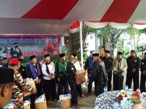 Hari Bhayangkara, Polisi di Banten Bagi Sembako-Serahkan Peti Mati ke Gugas