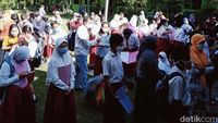 Potret Padatnya Pendaftaran Siswa Baru di SMPN 1 Klaten