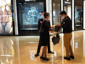 Edukasi Pengunjung, Mal ini Kampanyekan Tas Ramah Lingkungan