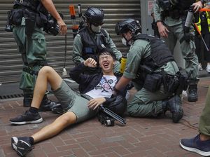 Ratusan Warga Hong Kong Dibekuk Polisi, Ada Apa? Ratusan Warga Hong Kong Dibekuk Polisi, Ada Apa?