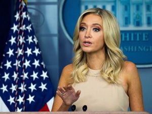 Setelah Trump, Kini Sekretaris Pers Gedung Putih Juga Kena Corona