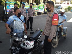 HUT Bhayangkara, Difabel Cirebon Dapat SIM Gratis