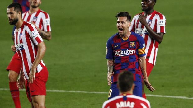 Barcelona's Lionel Messi reacts after missing a shoot during the Spanish La Liga soccer match between FC Barcelona and Atletico Madrid at the Camp Nou stadium in Barcelona, Spain, Tuesday, June 30, 2020. (AP Photo/Joan Monfort)