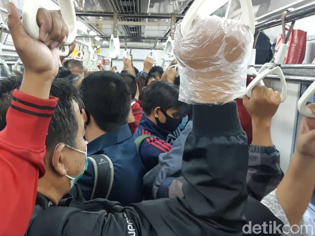 KRL Jadi Area Utama Penularan Corona di DKI, Catat Cara Cegah COVID-19 di KRL KRL Jadi Area Utama Penularan Corona di DKI, Catat Cara Cegah COVID-19 di KRL