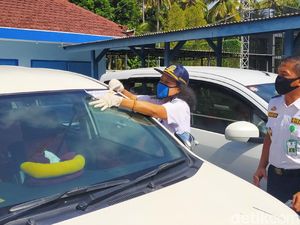 Taksol di Banyuwangi yang Terapkan Protokol Kesehatan Diberi Stiker Khusus