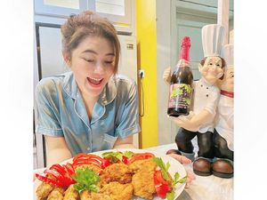 Jago Masak! Ini Momen Via Vallen kala Masak Ayam Goreng dan Martabak