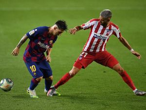 Diving Yannick Carrasco Gagalkan Kemenangan Barcelona