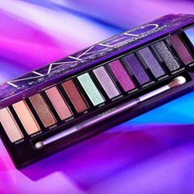 Urban Decay Eyeshadow/Instagram.com/urbandecaycosmetics Mempunyai 12 warna yang cocok tampil outstanding.