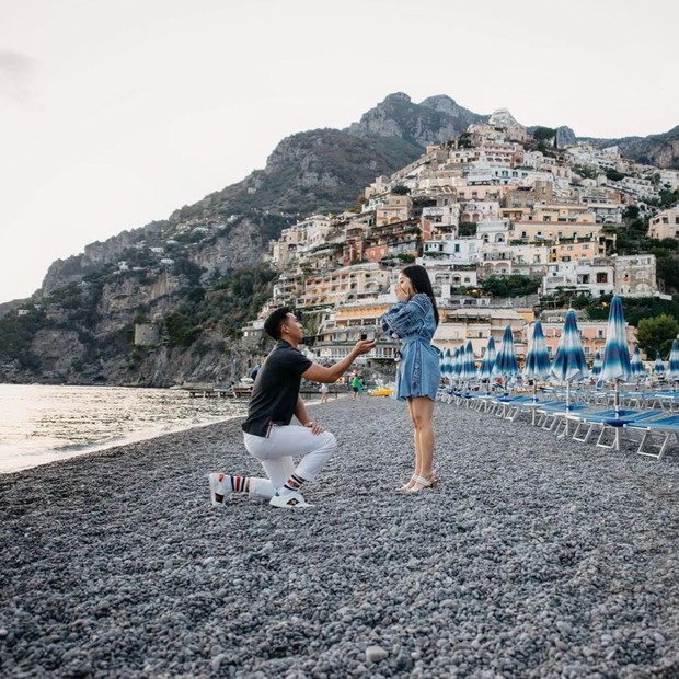 Nikita Willy dilamar Indra bertepatan pada ulang tahun yang ke-26 tahun pada 29 Juni 2020.