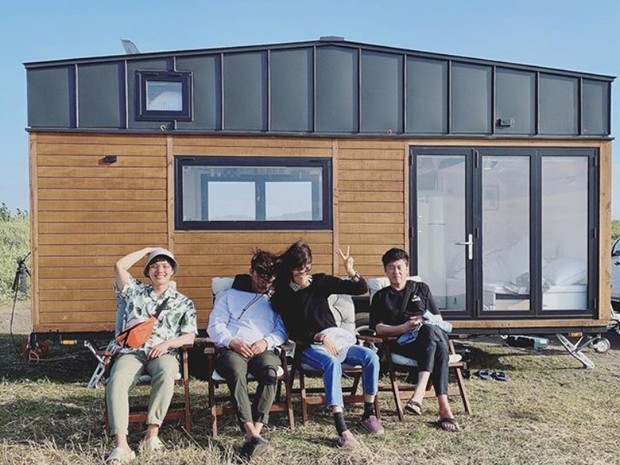 Sung Dong Il, Kim Hee Won, Yeo Jin Goo, dan Gong Hyo Jin bertemu dalam variety show Korea program tvN 'House On Wheels'