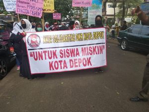 Banyak Siswa Miskin Ditolak di Sekolah Negeri Depok, Massa Demo di Balai Kota