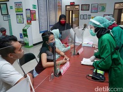 Banyuwangi Salurkan Insentif Rp 3,9 Miliar Bagi Tenaga Kesehatan COVID-19