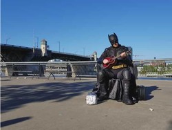 Kala Batman dan Spiderman Bertarung... Main Alat Musik