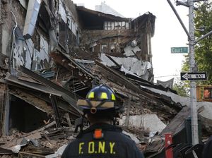 Gedung Bertingkat di Brooklyn Roboh