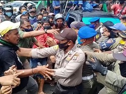 Mahasiswa-PKL Demo di Balai Kota Ambon, Minta Walkot Perhatikan Terdampak PSBB