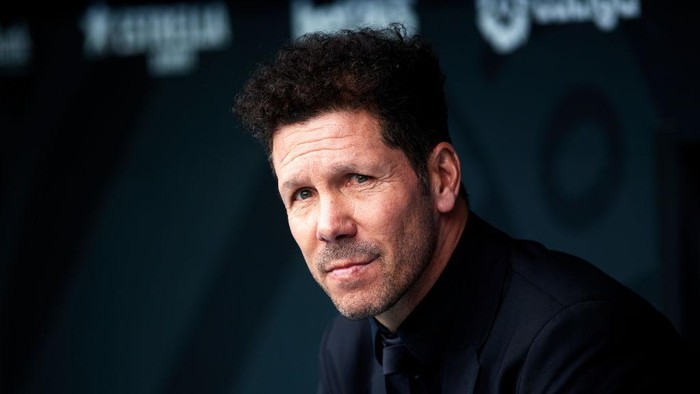 BARCELONA, SPAIN - MARCH 01: Head Coach Diego Pablo Simeone of Atletico de Madrid looks on during the Liga match between RCD Espanyol and Club Atletico de Madrid at RCDE Stadium on March 01, 2020 in Barcelona, Spain. (Photo by Alex Caparros/Getty Images)