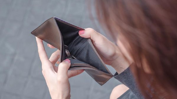 8 Status Horror saat Dompet Kosong Ini Nyeleneh Abis, Bikin Senyum Prihatin