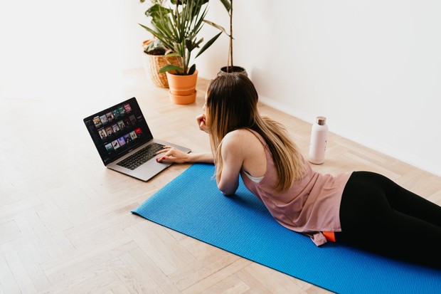 Aliran darah menjadi lancar/pexels.com Membantu mengalirkan darah terutama ke bagian kaki.