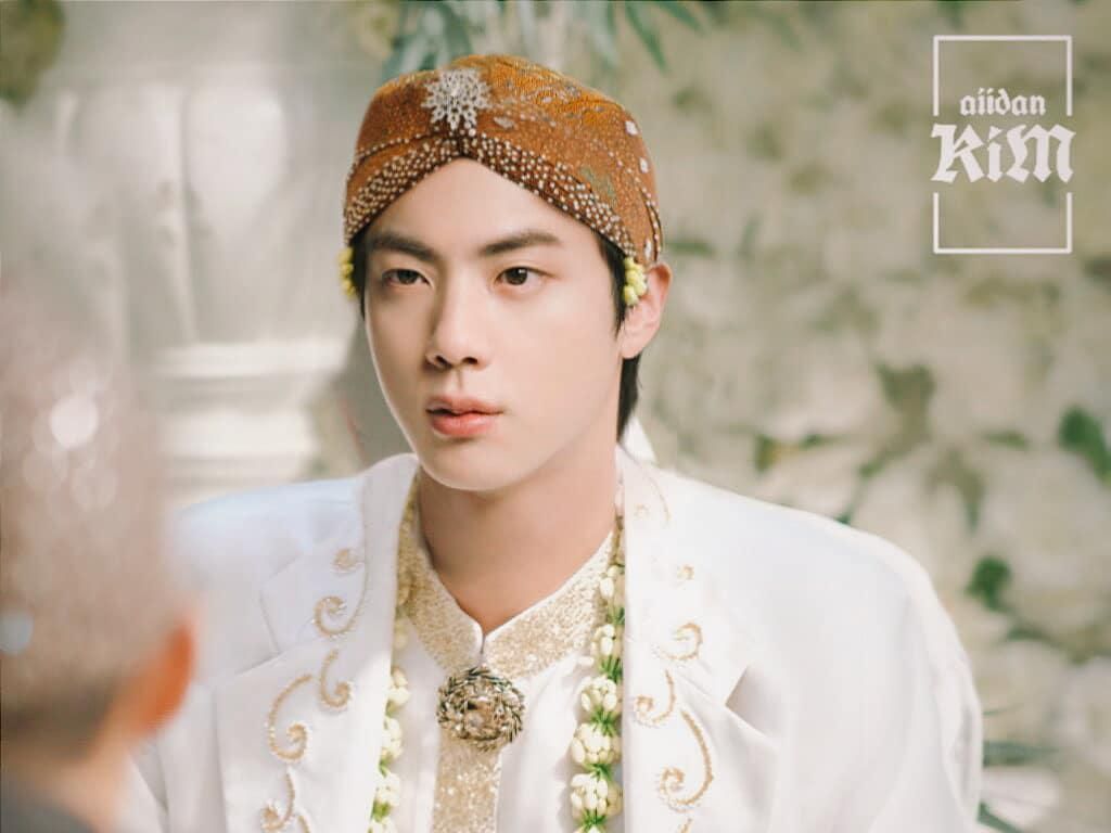 Begini Komentar Jin BTS Saat Melihat Fotonya Diedit Jadi Pengantin Jawa Begini Komentar Jin BTS Saat Melihat Fotonya Diedit Jadi Pengantin Jawa