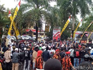 Forum Mujahid Tasikmalaya Laporkan Denny Siregar ke Polisi Forum Mujahid Tasikmalaya Laporkan Denny Siregar ke Polisi