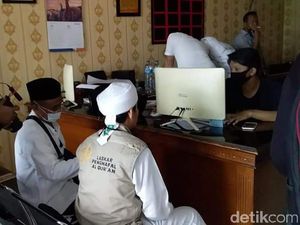 Denny Siregar Sebut Foto Santri Calon Teroris Ilustrasi, Ini Kata Ponpes Denny Siregar Sebut Foto Santri Calon Teroris Ilustrasi, Ini Kata Ponpes