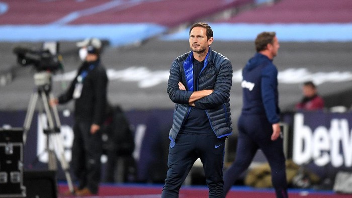 LONDON, ENGLAND - JULY 01: Frank Lampard, Manager of Chelsea reacts during the Premier League match between West Ham United and Chelsea FC at London Stadium on July 01, 2020 in London, England. Football Stadiums around Europe remain empty due to the Coronavirus Pandemic as Government social distancing laws prohibit fans inside venues resulting in all fixtures being played behind closed doors. (Photo by Michael Regan/Getty Images)