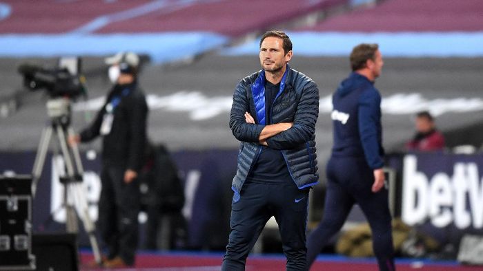 Frank Lampard - Chelsea LONDON, ENGLAND - JULY 01: Frank Lampard, Manager of Chelsea reacts during the Premier League match between West Ham United and Chelsea FC at London Stadium on July 01, 2020 in London, England. Football Stadiums around Europe remain empty due to the Coronavirus Pandemic as Government social distancing laws prohibit fans inside venues resulting in all fixtures being played behind closed doors. (Photo by Michael Regan/Getty Images)