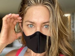 Jennifer Aniston Jadi Kontroversi, Pamer Ornamen Natal Bertema Virus Corona
