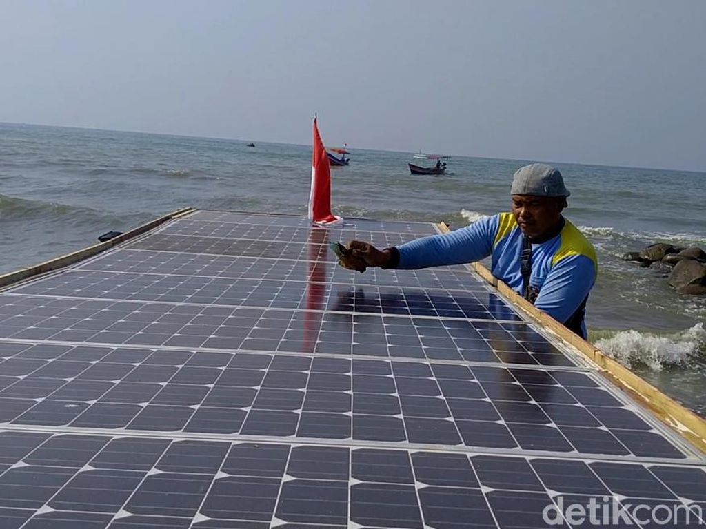 Melihat Kapal Nelayan Bertenaga Surya di Kota Pekalongan Melihat Kapal Nelayan Bertenaga Surya di Kota Pekalongan