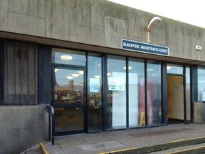 Selain di Starbucks Jakarta, Ini 5 Kejadian Wanita Diintip di Restoran