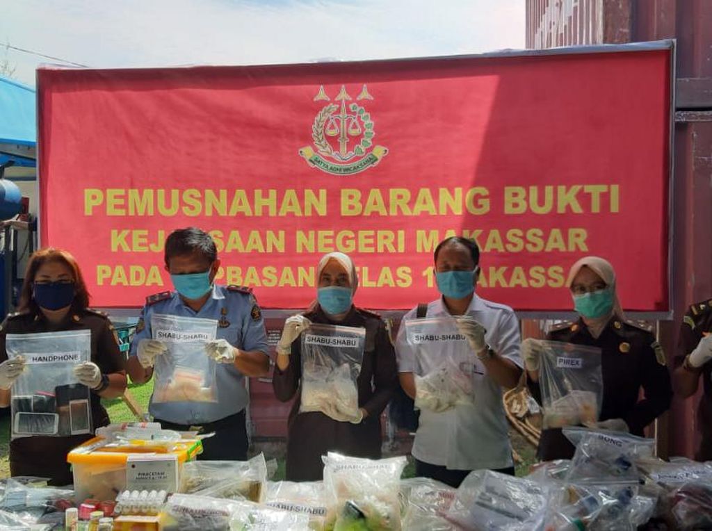 Kejari Makassar Musnahkan Narkoba-Anak Panah-Obat Bernilai Miliaran Rupiah