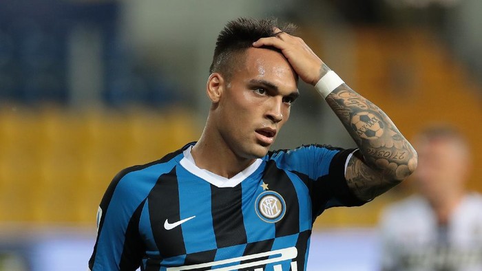 PARMA, ITALY - JUNE 28:  Lautaro Martinez of FC Internazionale reacts during the Serie A match between Parma Calcio and FC Internazionale at Stadio Ennio Tardini on June 28, 2020 in Parma, Italy.  (Photo by Emilio Andreoli/Getty Images)