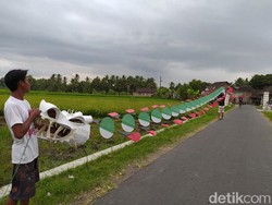 Panjang Banget! Layang-layang di Magelang Ini Rangkaiannya Capai 50 Meter
