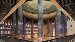 Foto Masjid Istiqlal Makin Indah dengan Teknologi Lampu Baru