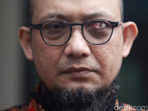 Momen Novel Baswedan Sambangi Komisi Kejaksaan Penyidik KPK Novel Baswedan memenuhi panggilan Komisi Kejaksaan RI (Komjak RI) hari ini soal polemik tuntutan 1 tahun penjara terhadap dua terdakwa kasus teror terhadapnya.