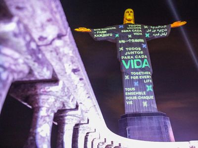 Patung Kristus di Rio Refleksikan Penghormatan untuk Korban Corona