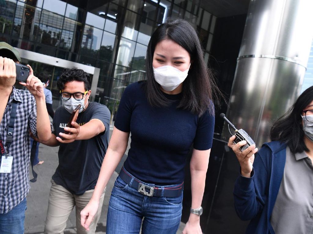 Agnes Jenifer Diperiksa KPK untuk Kasus Eks Sekretaris MA Nurhadi Agnes Jenifer Diperiksa KPK untuk Kasus Eks Sekretaris MA Nurhadi